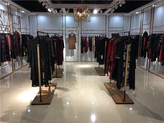 特价走份忆妹儿2021专柜正品春夏时尚圆领中老年_品牌折扣店怎样进货