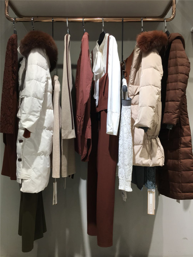 2021冬装新货羽纱国际定位时尚独立现代女性_各种品牌女装折扣货源