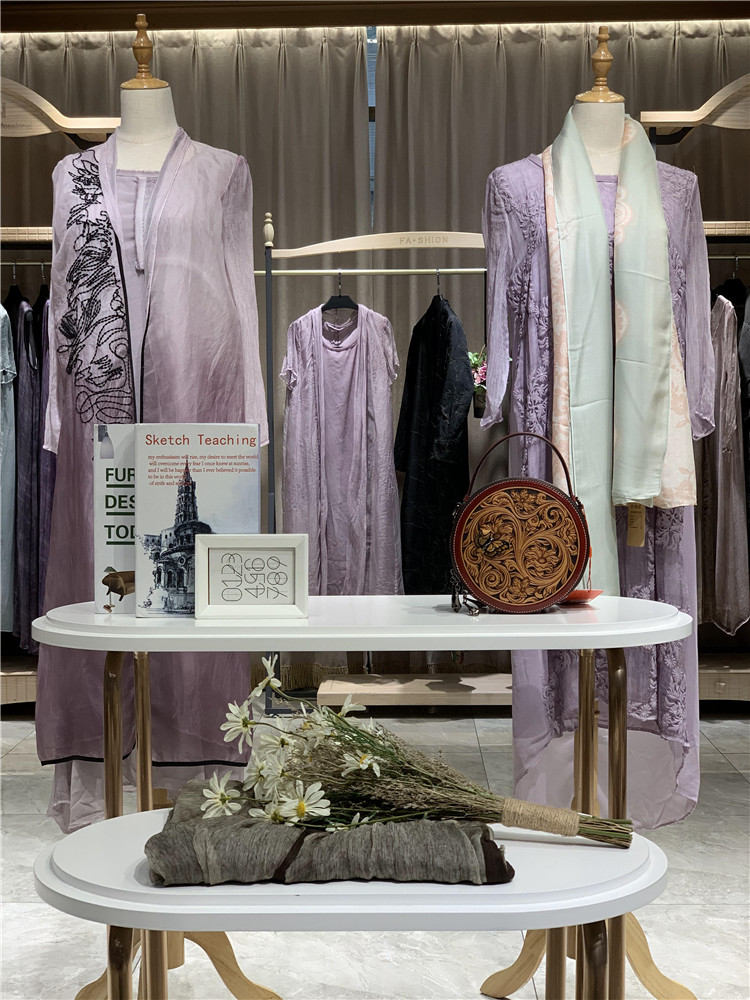 2021夏装真丝连衣裙深圳高端货本色女装品牌折扣_女装品牌折扣尾货进货渠道