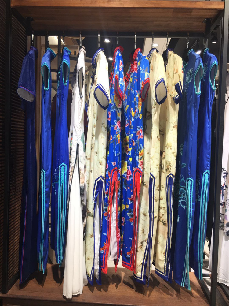 最新款中国古代传统旗袍珍爱一生全连衣裙_想开一个品牌折扣店进货渠道