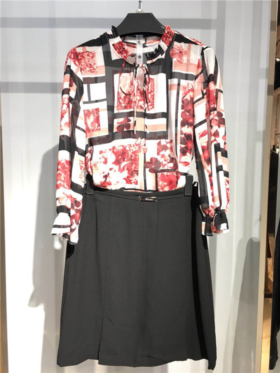 品牌折扣女装‘溆’2021春款修身连衣裙 百搭长袖_想开品牌女装折扣店