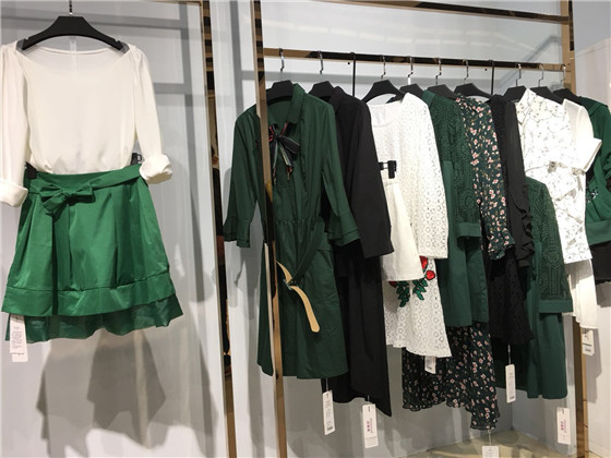 诗萌蒂女装专柜正品2021春秋新款折扣店女装清仓_高端品牌折扣女装加盟