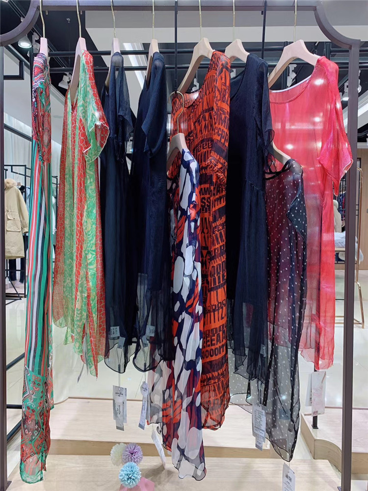 高端品牌媛熙21年夏装真丝衣连‬裙系列直播货源_怎样开品牌折扣店