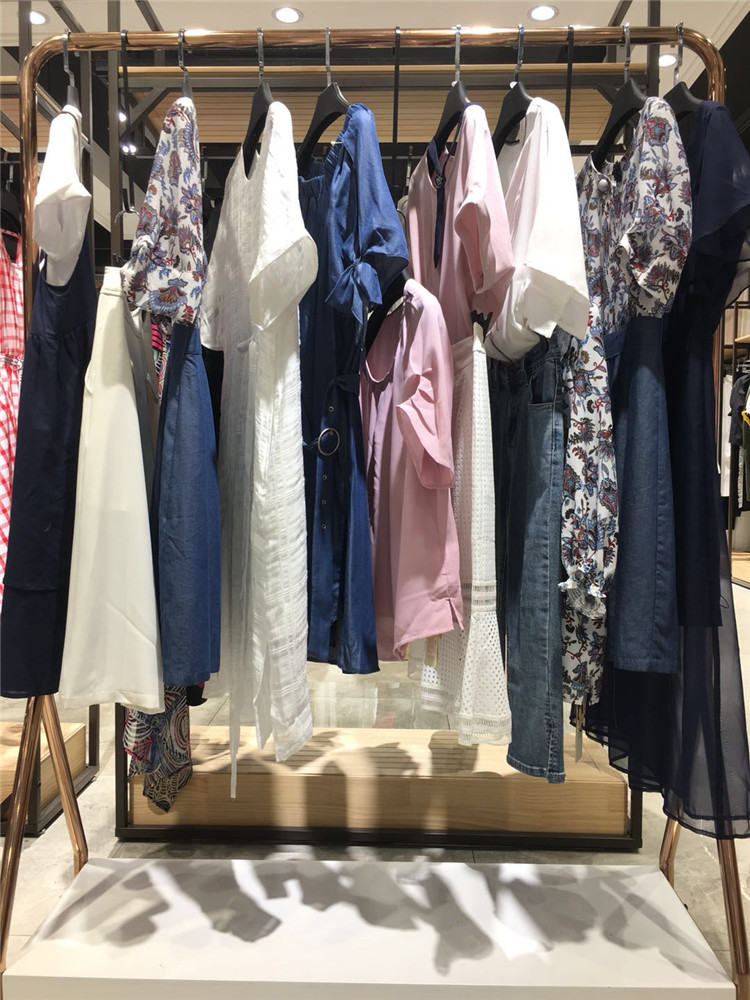 慕拉时尚优雅品牌女装折扣尾货走份批发_杭州女装免费铺货加盟