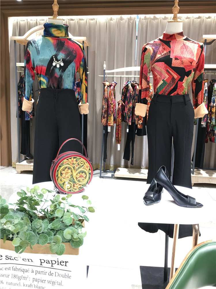 品牌折扣店货源千亿汇系列印花丝绒打底衫尾货_品牌折扣店怎么加盟