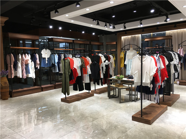 高档卡佳拉桑蚕丝2021女夏新款真丝印花连衣裙_高端品牌折扣女装加盟