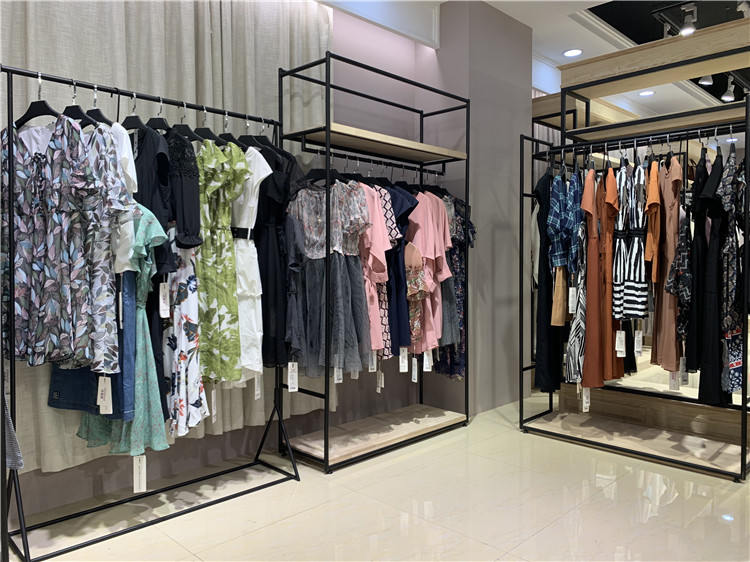 品牌折扣货源2021诗萌蒂专柜正品夏装条纹连衣裙_女装品牌折扣店进货渠道