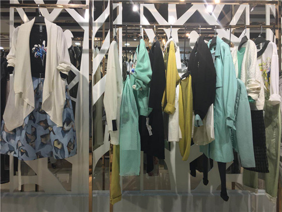 未知未觉wzwj2021秋装新款专柜正品中长款系带风衣_怎样开品牌折扣店