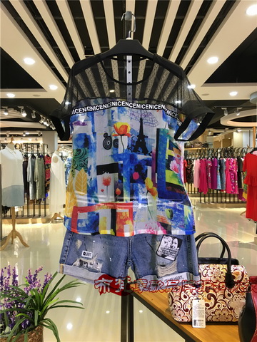 服装搭配的秘诀在这里，穿衣打扮再也不用愁！_品牌女装折扣店一折货源