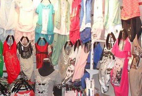 新型的服装批发市场_品牌折扣店货源进货渠道