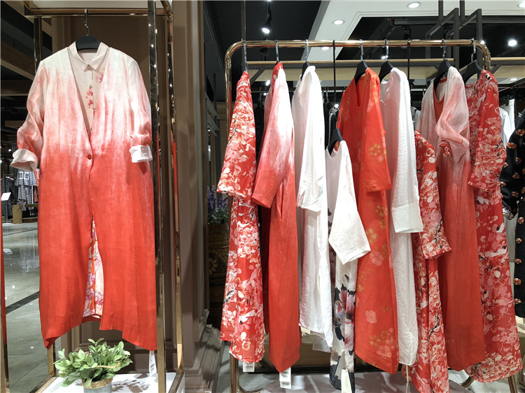 高端女装品牌折扣货注释21春装连衣裙一手货源开_女装品牌折扣店进货渠道