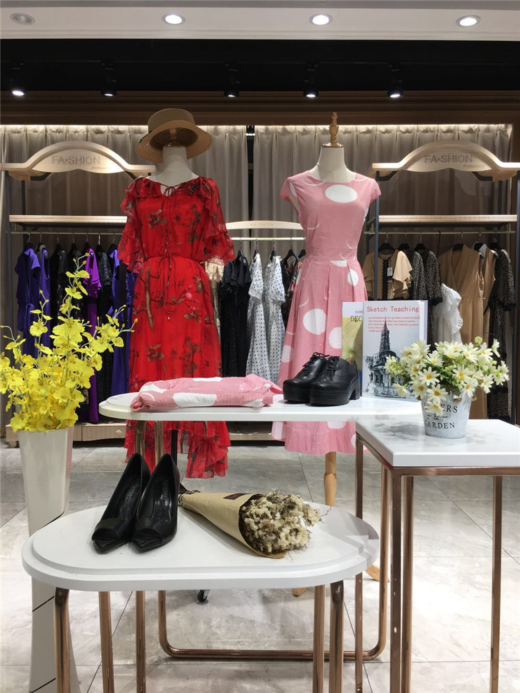 名贵望族新货2021年高端原创新款连衣裙_女装品牌折扣尾货进货渠道