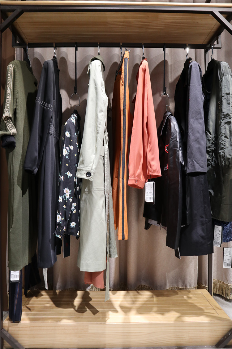 哥邦知性优雅女装品牌折扣尾货2021年春装新款走_杭州女装免费铺货加盟