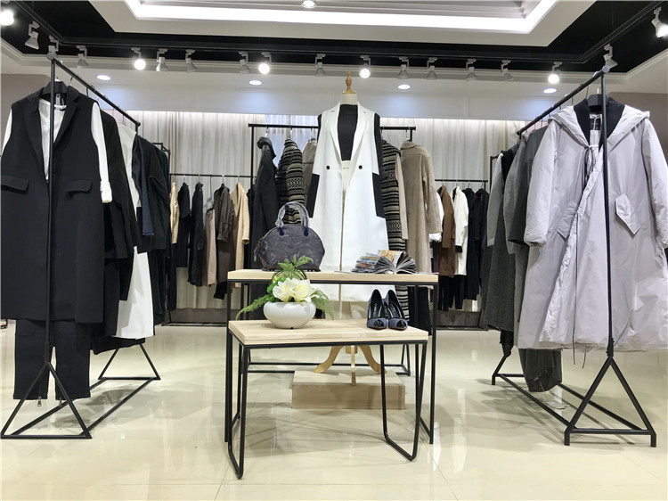 简约时尚百搭周仕依林女装走份批发专柜女装库_女装品牌折扣店进货渠道