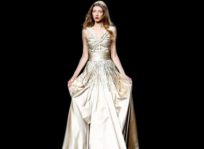 服装进货在哪里进？服装批发网低价有保障_品牌折扣女装货源批发