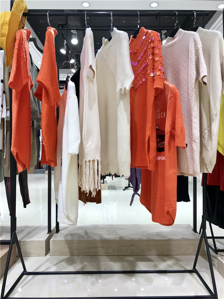 广州21款时尚依街毛衣品牌折扣女装批发精品货源_高端品牌折扣女装加盟