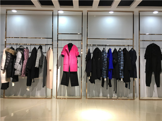 这么好比例的冬装不多了哈，奕色冬装双面呢原_想开品牌女装折扣店