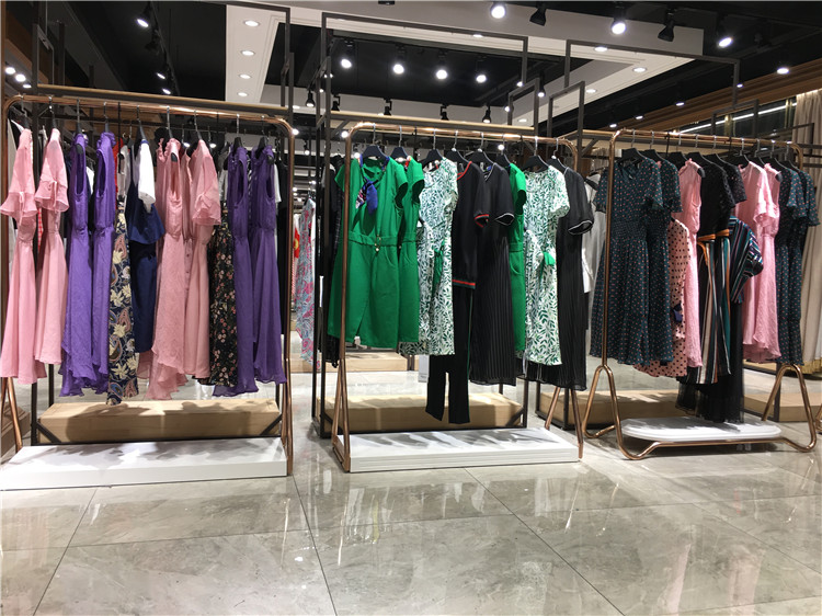 女装实体店加盟选畅销女装品牌栖蝶轩 免加盟费_品牌女装折扣店一折货源