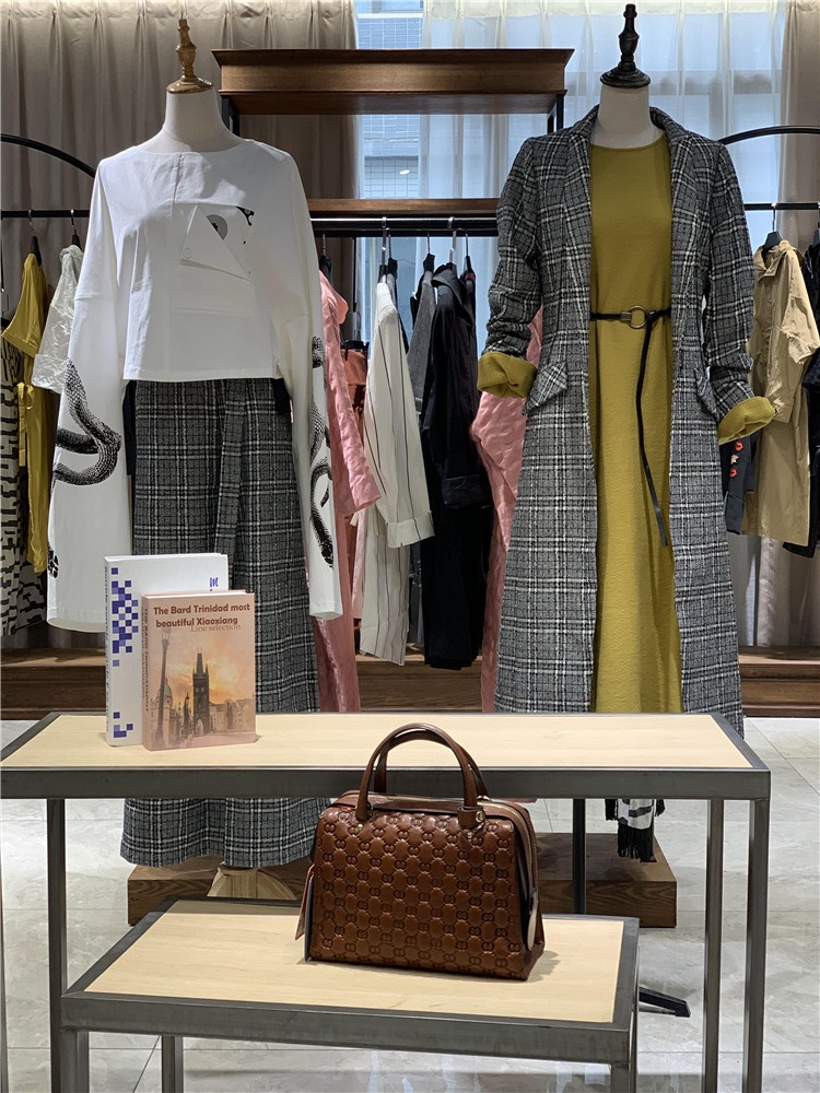 云凤思儒21年春装品牌折扣女装进货聚道一手货源_品牌折扣店货源进货渠道