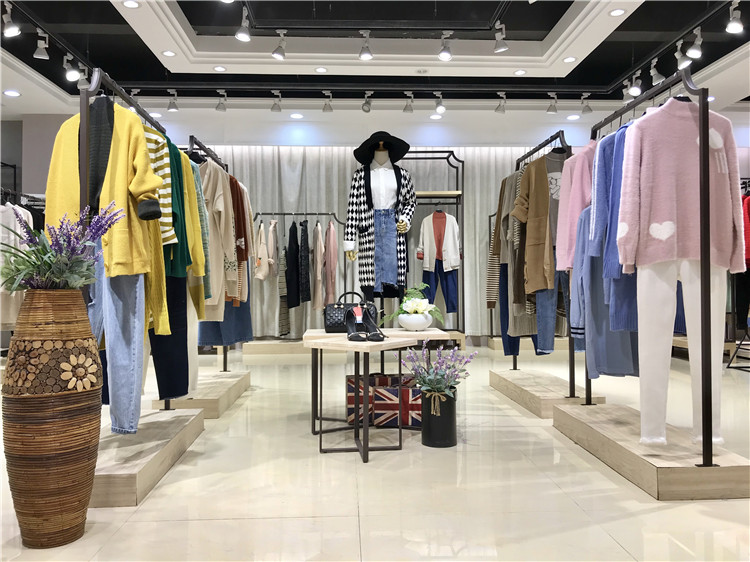 最流行的爆款毛衣2021秋款季超值爆卖秋韵貂绒组_品牌折扣女装一手货源批发