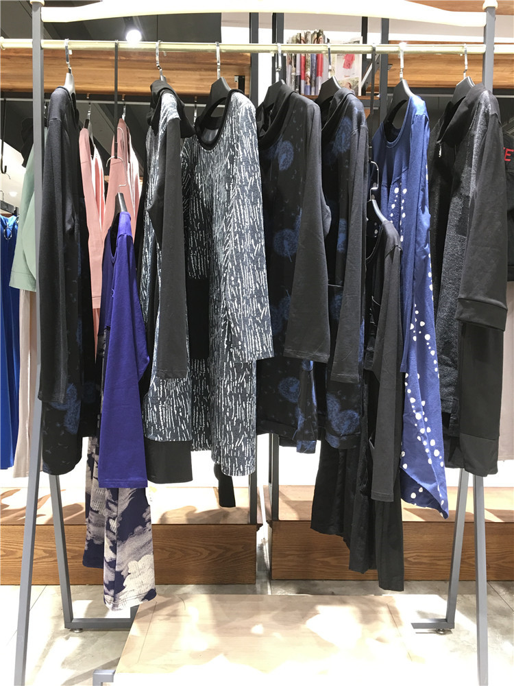 今日上新相遇三月2021当季新款大码女装走份货源_折扣女装有哪些能加盟