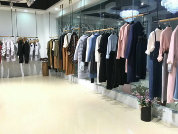 女装散货为什么要向品牌转变？_杭州女装免费铺货加盟