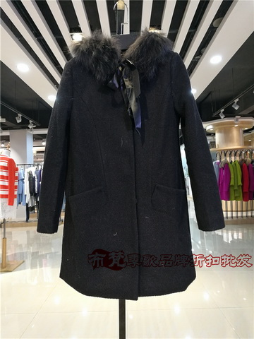 黑白灰搭配，简直就是提升气质的利器！_品牌折扣店女装加盟哪家好