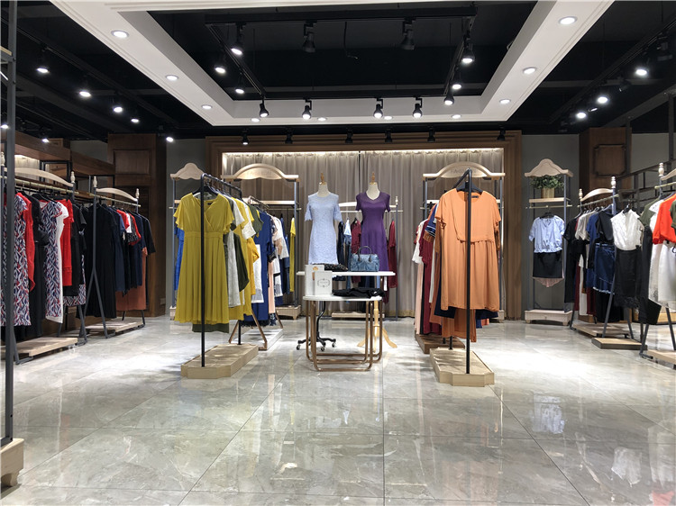 赫梵茜服饰品牌折扣店加盟 品牌折扣女装货源进_品牌折扣店进货渠道