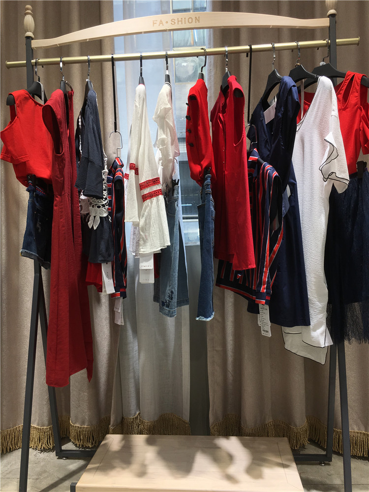 艾蜜雪夏装连衣裙品牌尾货批发_想开一个品牌折扣店进货渠道