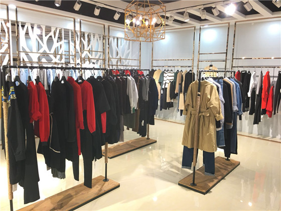 玛斯荻娃2021春装新款女装韩版修身荷叶边袖上衣_品牌折扣女装哪有可以加盟