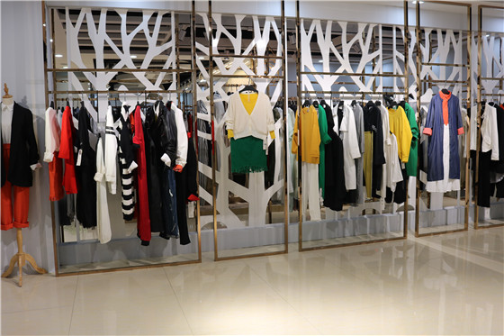 17春装新款山水雨稞女装专柜正品简约大气休闲百_高端品牌折扣女装加盟