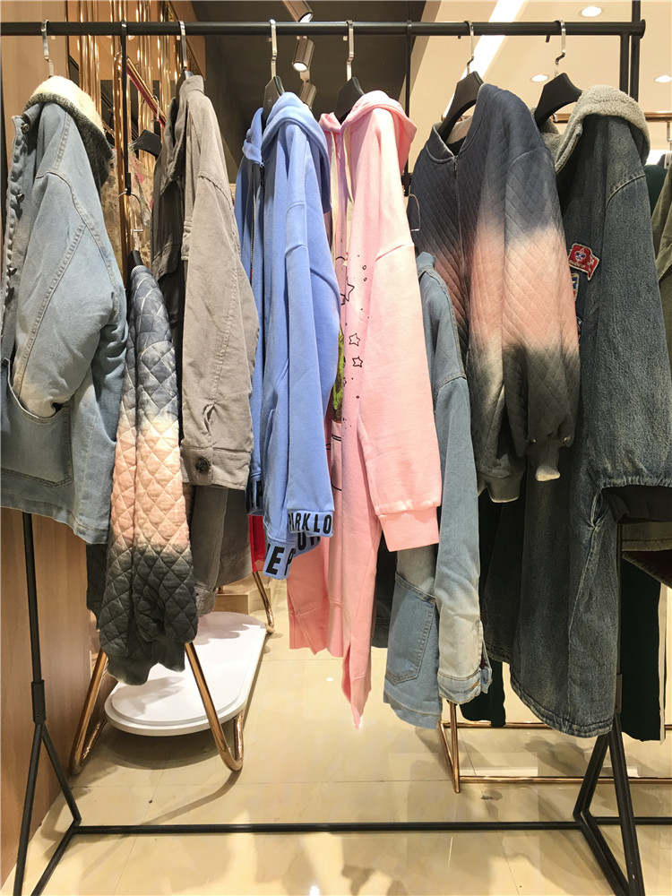 休闲时尚小渔仔女装折扣批发专柜2021冬季品牌尾_品牌女装折扣店一折货源