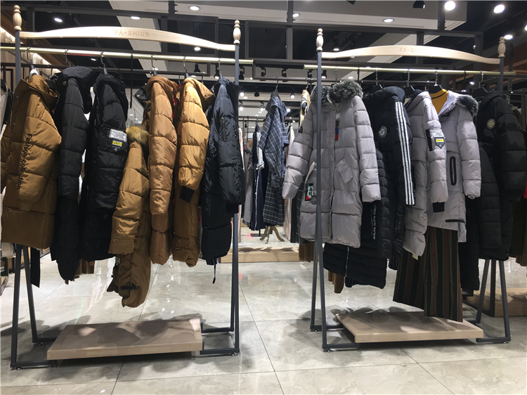 杭州品牌折扣女装雪姿舞2021新款棉衣纯大件_品牌折扣店怎样进货