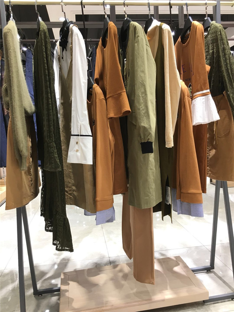 供应2021秋装新款木茜格品牌折扣女装清仓走份_高端品牌折扣女装加盟