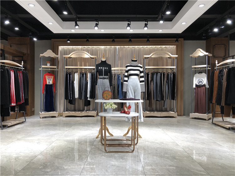 品牌折扣女装江南主角折扣尾货走份实体店货源_品牌女装加盟免费铺货