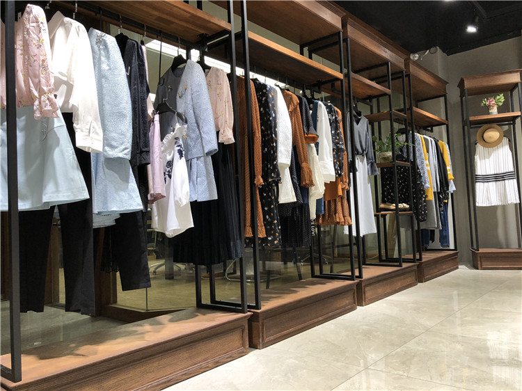 供应国内知名畅销冠军品牌三彩3COLOUR17春装_折扣女装有哪些能加盟