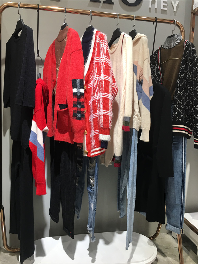 冬季好货推荐 品牌女装折扣批发2021套头打底毛衣_免费铺货女装折扣店加盟