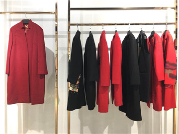 冬季服装搭配技巧，让胖女孩穿衣搭配更简单_折扣女装有哪些能加盟