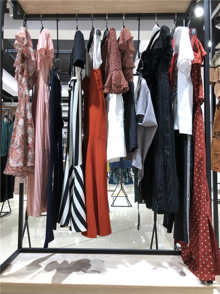 亮点一线潮牌国际2021春夏女装折扣货源清仓_折扣女装有哪些能加盟