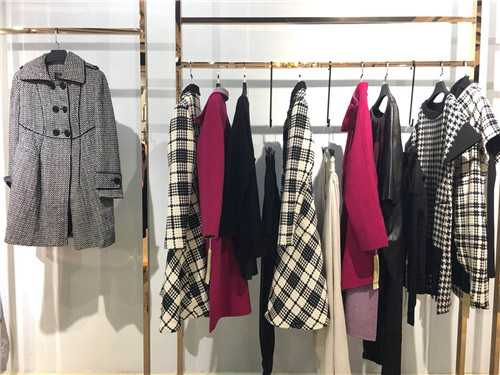 格子廊秋冬新款欧陆风格的外套大衣超好比例_折扣女装有哪些能加盟