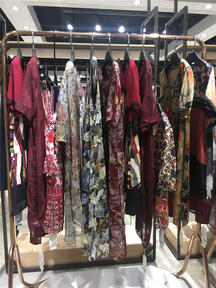 忆妹儿品牌中年大码女装折扣库存尾货全连衣裙_各种品牌女装折扣货源