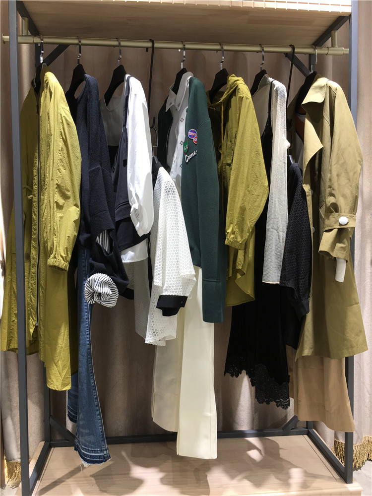 特价朗文斯汀2021春装新品折扣尾货_怎样开品牌折扣店