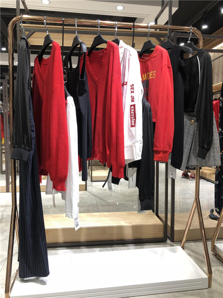 加末女装名牌服装尾货批发品牌折扣店哪里进货_杭州女装免费铺货加盟