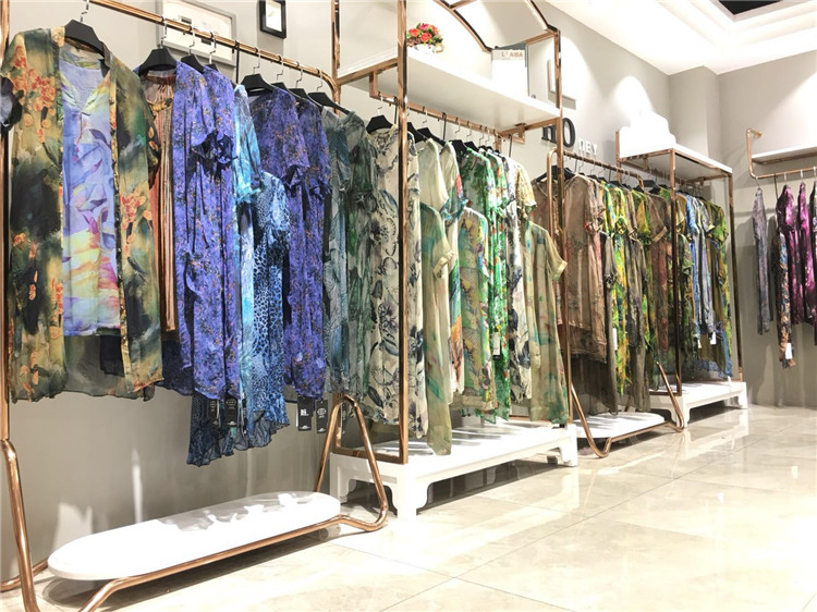 广州潮牌女装白沙女夏季真丝薄外套折扣店货源_品牌折扣女装批发货源哪家好