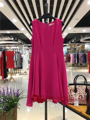 美眉们，穿裙子显矮的误区，你知几点？_品牌折扣女装货源批发