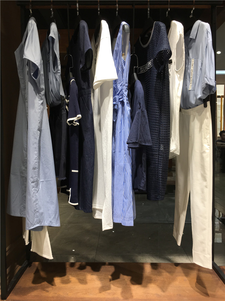杭州如缤女夏装让女人更美丽让生活更美好_想开一个品牌折扣店进货渠道