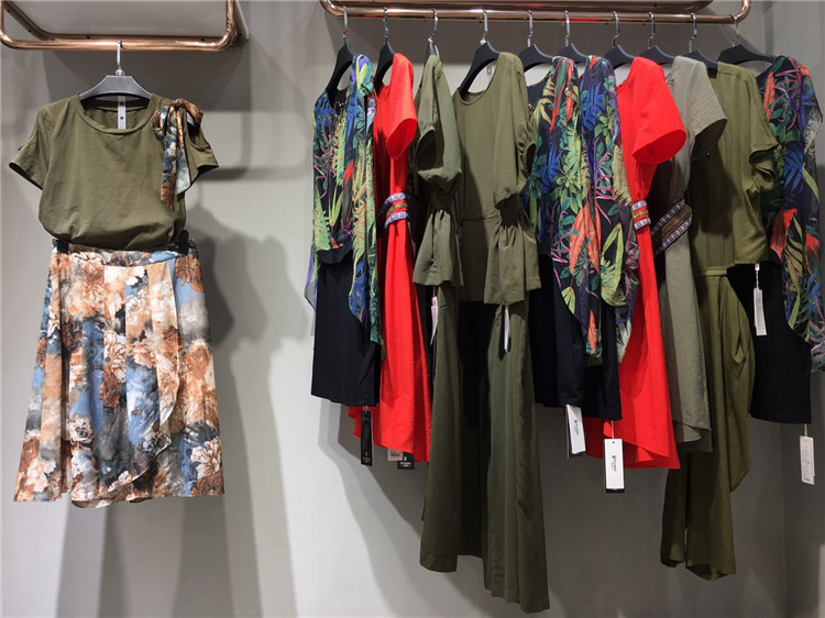 新到武汉精品大码女装朗姿丽女夏装连衣裙_品牌折扣女装一手货源批发