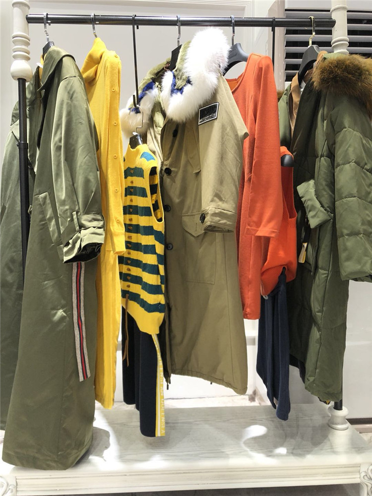 最新昆诗兰女装17冬装品牌专柜折扣货源_品牌折扣女装货源批发