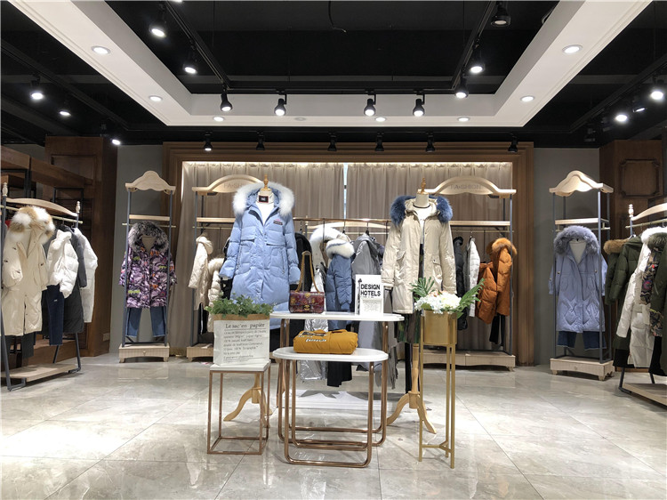 供应小份量50件冬季新款连帽设计长款青像羽绒服_各种品牌女装折扣货源