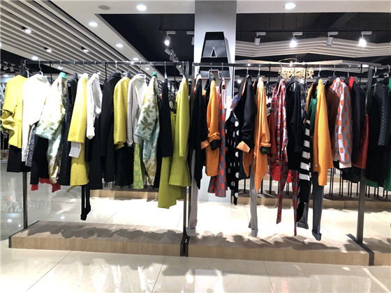 品牌折扣货台绣春装新款纯棉OL气质修身连衣裙_品牌折扣店女装加盟哪家好